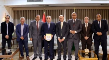 محافظ الإسماعيلية يستقبل اللجنة المعينة لإدارة الدراويش داخل مكتبه